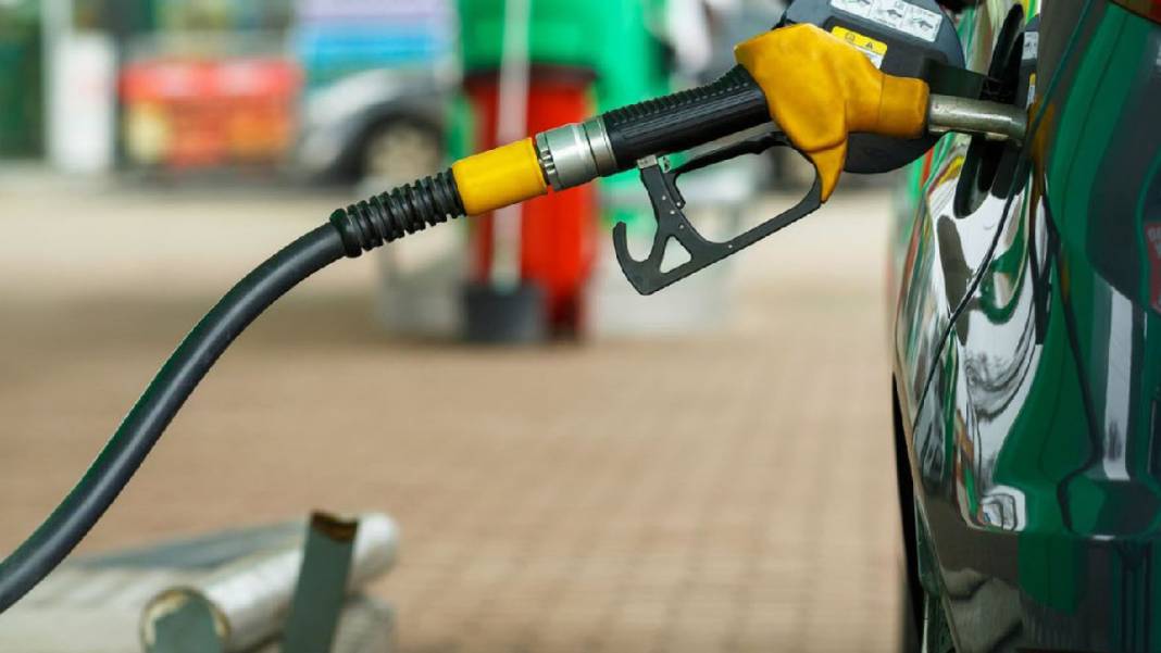 Araç sahipleri dikkat! Bu gece yarısı akaryakıt fiyatlarına indirim geliyor: 25 Temmuz 2022 güncel akaryakıt fiyatları 7